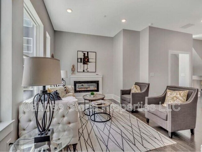 Building Photo - 456 Parkway Dr NE