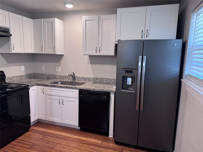 Photo - 901 Parmer Ave Unidad 4