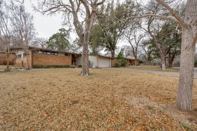 Photo - 524 N Manus Dr