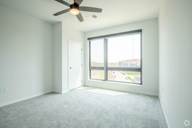 1BR, 1BA -795SF