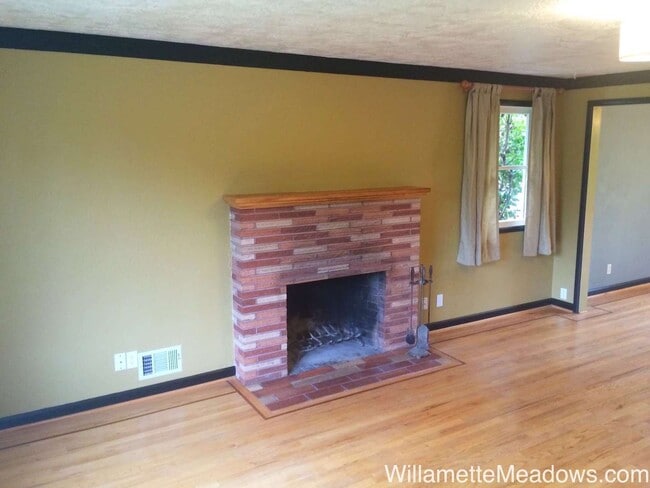 Photo - Amazing 4 Bedrooms, 2 Bathrooms, House in ...