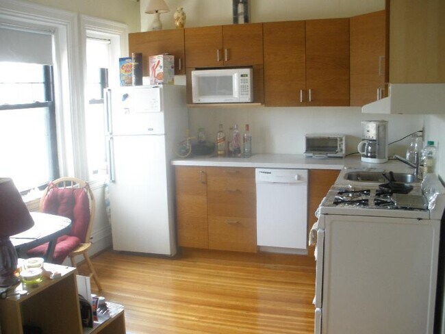 Photo - 533 Newbury St Unidad 2F