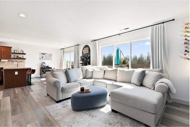 Photo - 6672 Udall Pl SE