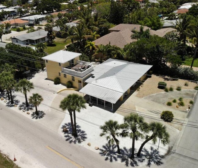 301 Avenida Madera