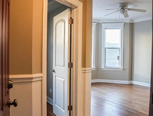 Building Photo - 6225 S Rhodes Ave Unit 2