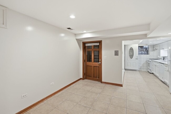 Photo - 5203 S Woodlawn Ave
