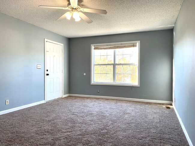 Photo - 232 Senator Dr