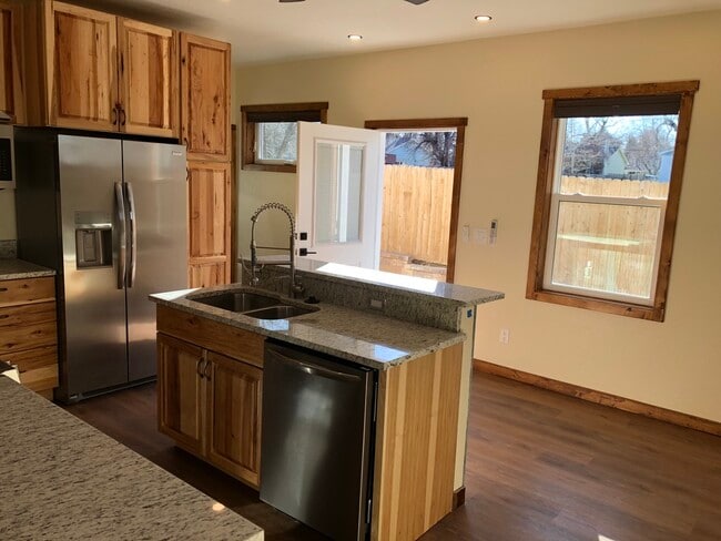 Kitchen Island - 2343 Garrison St