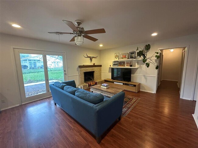 Photo - 1908 Pompton Dr