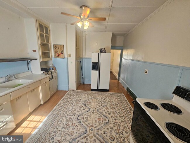 Photo - 330 W South St