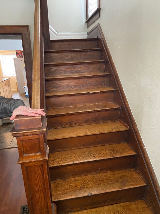 Photo - 472 E Tompkins St