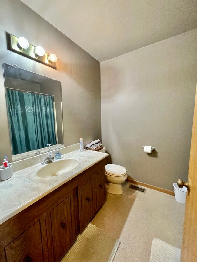 Photo - 76 W Washington St