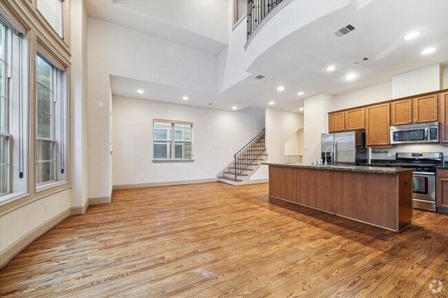 Building Photo - 1604 Ennis St Rental