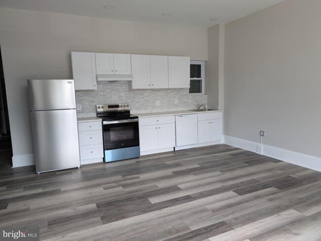 Building Photo - 305 Evesham Ave W Unit 7