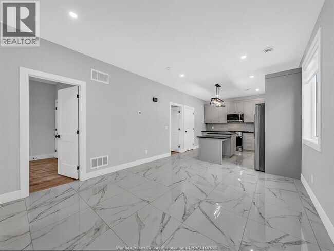 Photo - 298 George St