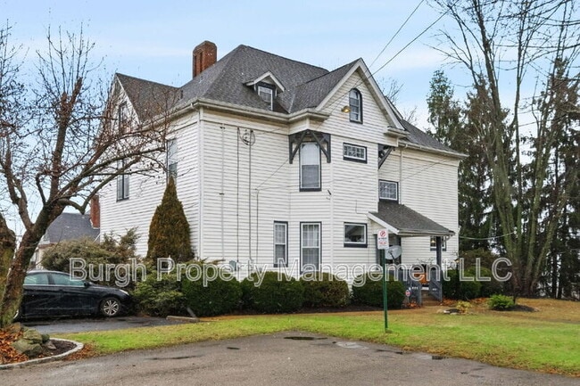 Building Photo - 502 Walnut Ave Unit Suite 2