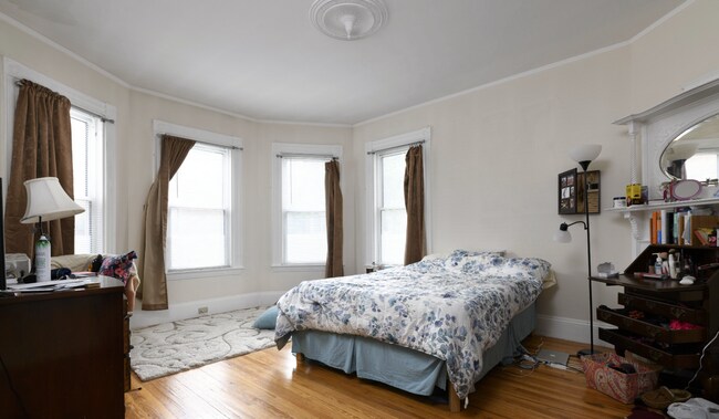 Photo - 10 Trowbridge St Unit 1