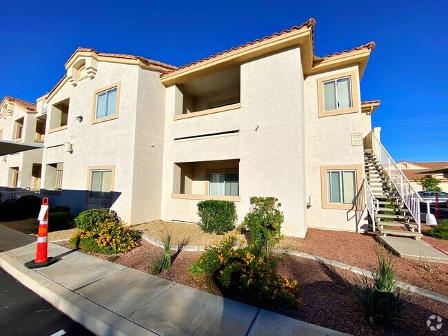 Building Photo - 1 BEDROOM CONDO IN HENDERSON GATED COMMUNITY Unit 2722