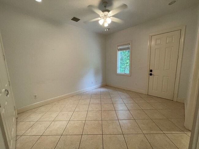 ANNUAL RENTAL - EFFICIENCY APT-STUDIO WITH... - ANNUAL RENTAL - EFFICIENCY APT-STUDIO WITH...