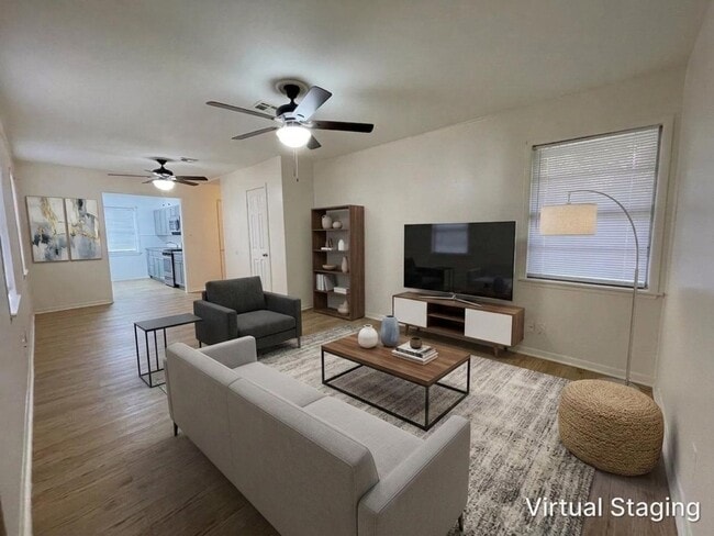 109/111 E Comay Cir - 109/111 E Comay Cir