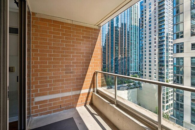 Photo - 420 E Waterside Dr Unit 807