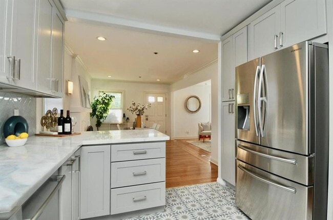 Photo - 525 9th Ave