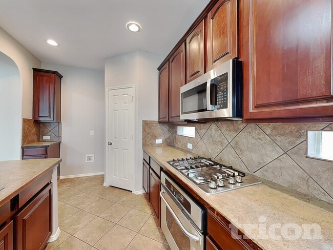 5805 Paloma Blanca Dr