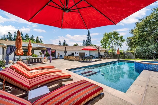 Building Photo - 1790 McKinley Rd