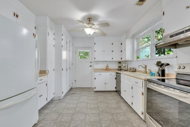 Photo - 311 Kinzie Ave