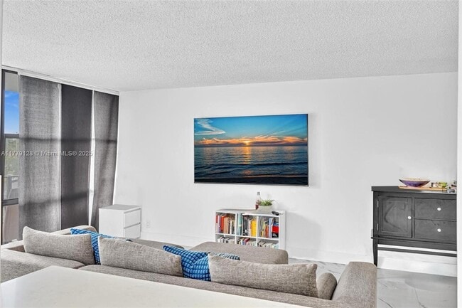 Photo - 1000 Parkview Dr Unit 329