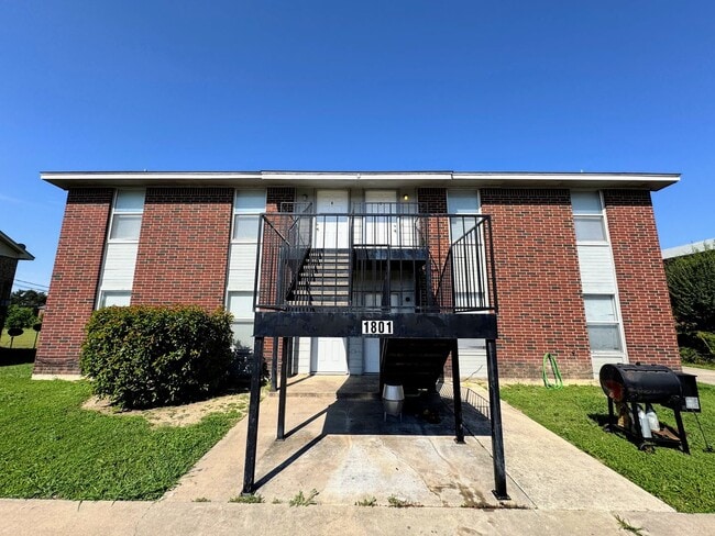 Photo - 1801 Cedarhill Dr Unit Apt D