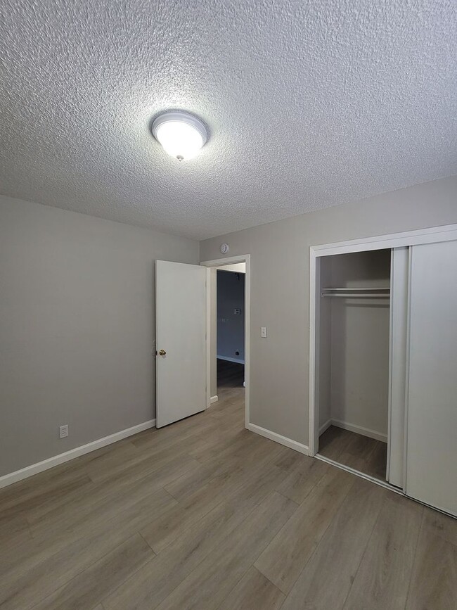 Photo - 1108 W 5th St Unidad #2