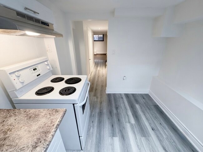 Photo - 909 Palmerston Ave