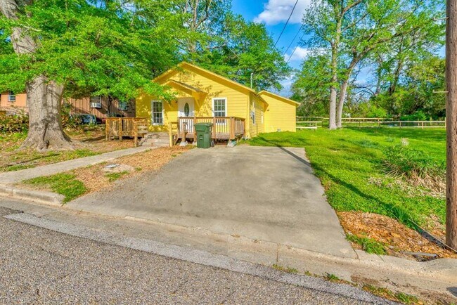 Photo - 412 Hodges St