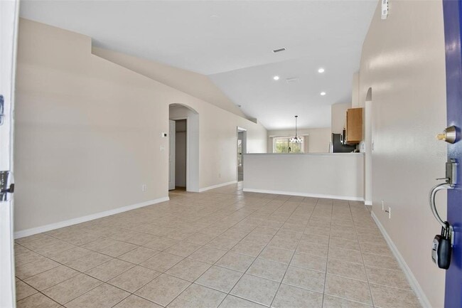 Photo - 83 Lynbrook Dr