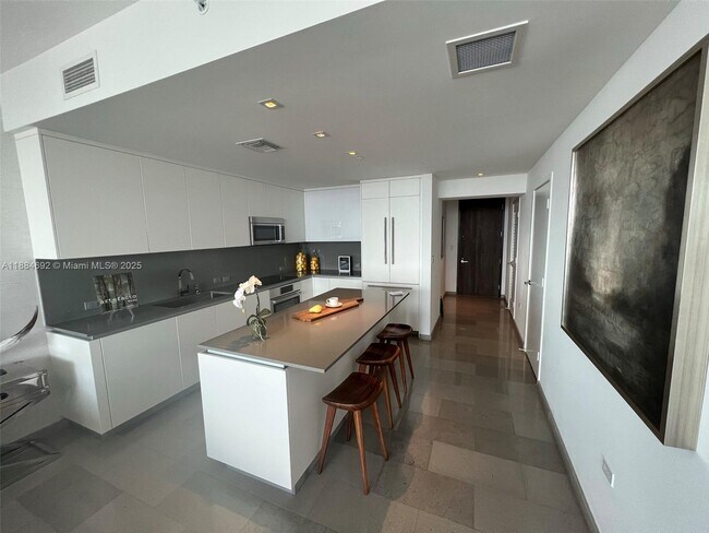 Photo - 88 SW 7th St Unidad 3506