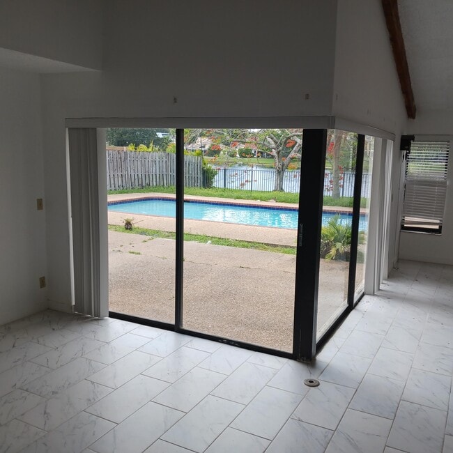 Photo - 6533 Sweet Maple Ln