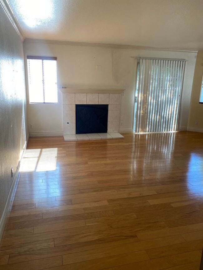 Photo - 2 Bed, 2 1/2 Bath Townhome with 1 car garage!