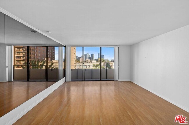 Building Photo - 10535 Wilshire Blvd Unit 801 Rental