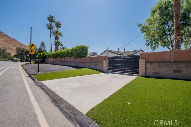 Photo - 9830 Foothill Blvd House
