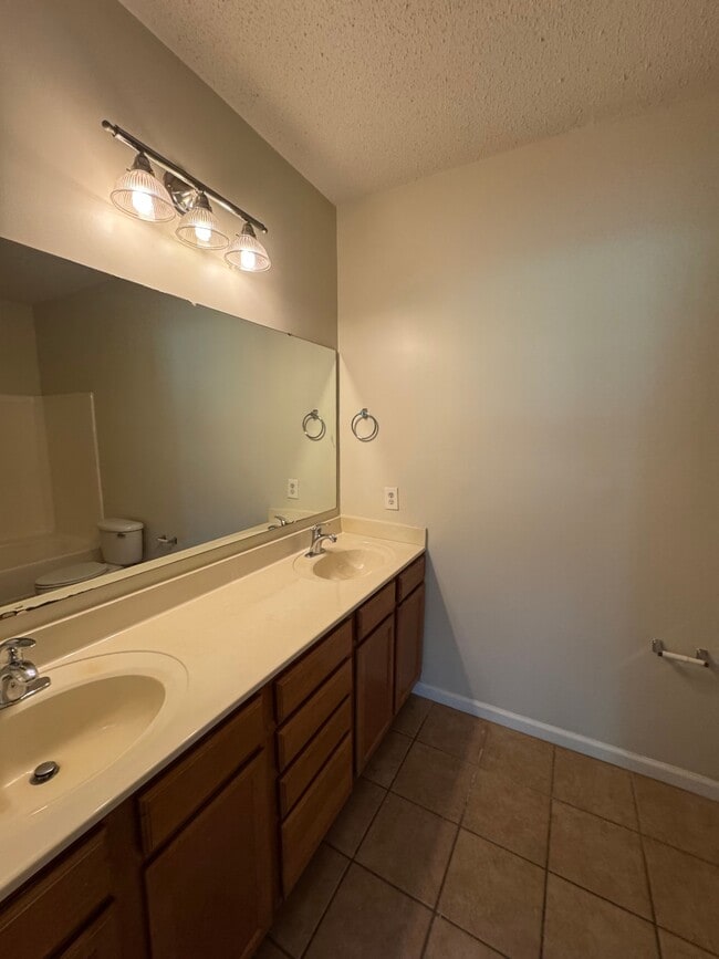 Photo - 5846 Longwood Dr