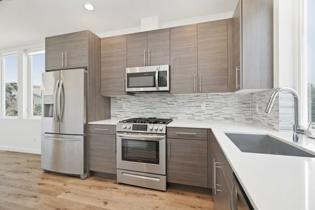 Photo - Modern 2 Bedroom with Rooftop Retreat and Garage
