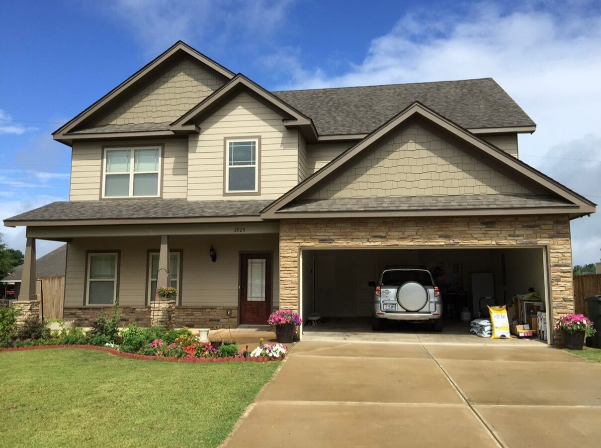 Large 4 bedroom, 2.5 bath home in Opelika! - Large 4 bedroom, 2.5 bath home in Opelika!