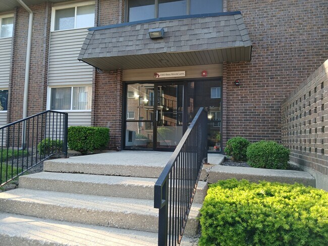 Building Photo - 2300 Beau Monde Ln Unit 103