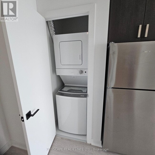 Photo - 2782 Barton St E Unit 913