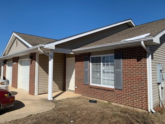 Building Photo - 6199-MF2-E1 Unit A Rental
