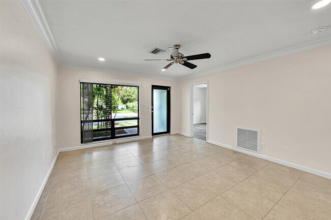 Photo - 2200 NE 54th St Unit East