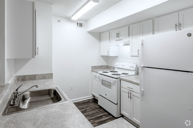 3BR, 2BA - 1,164SF
