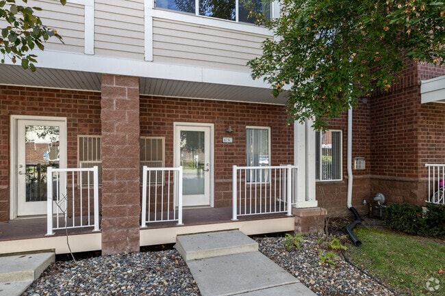 2BR, 3BA - 1,515SF - Entrance