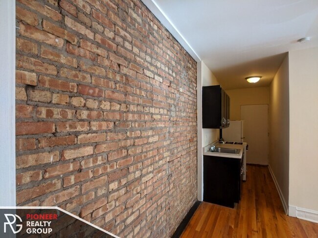 Photo - 957 W Cornelia Ave Unit 1b